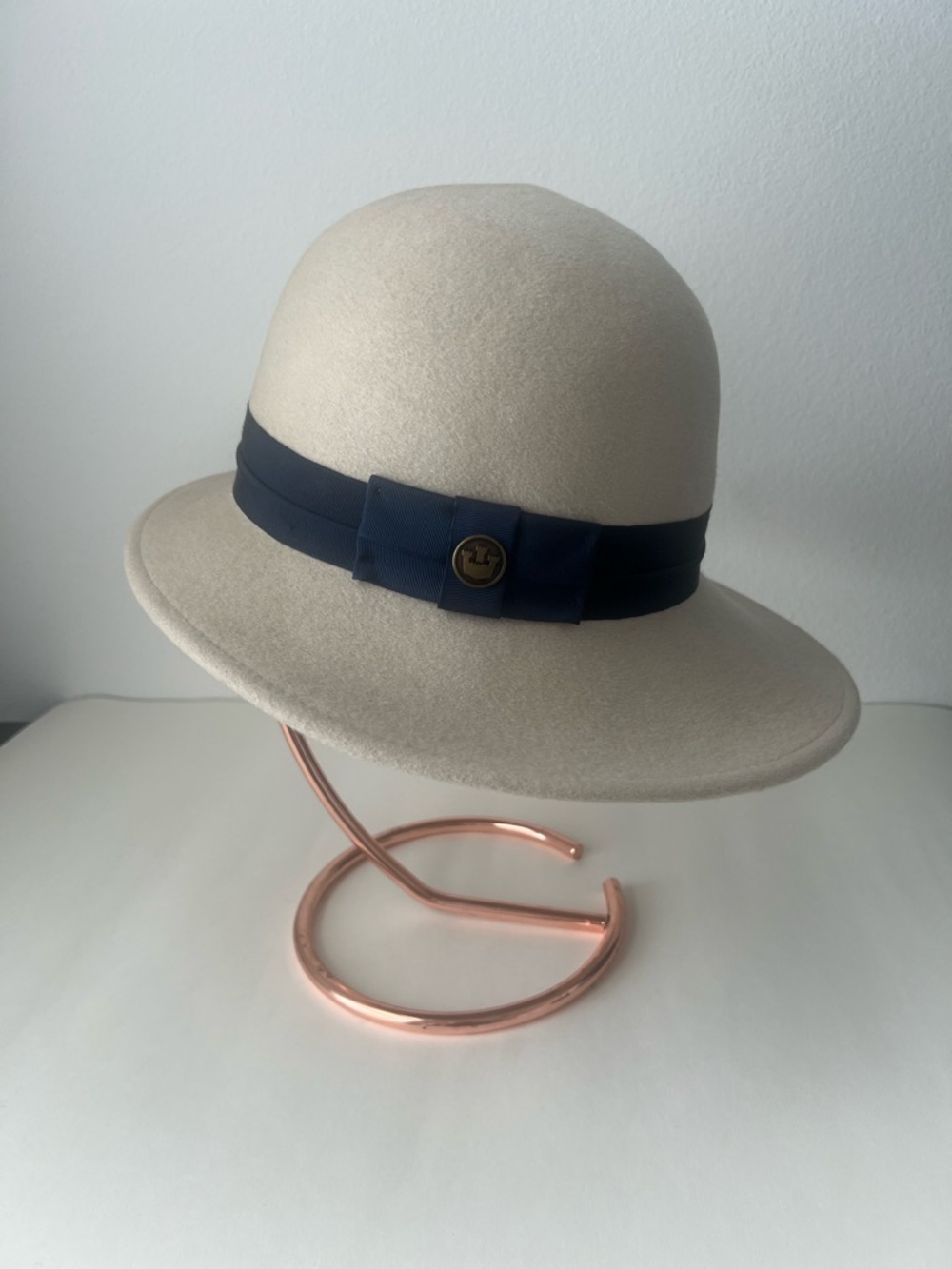 Goorin Bros. Large Lady Eileen Cream Wool Felt Asymmetrical Cloche w/ Navy Band